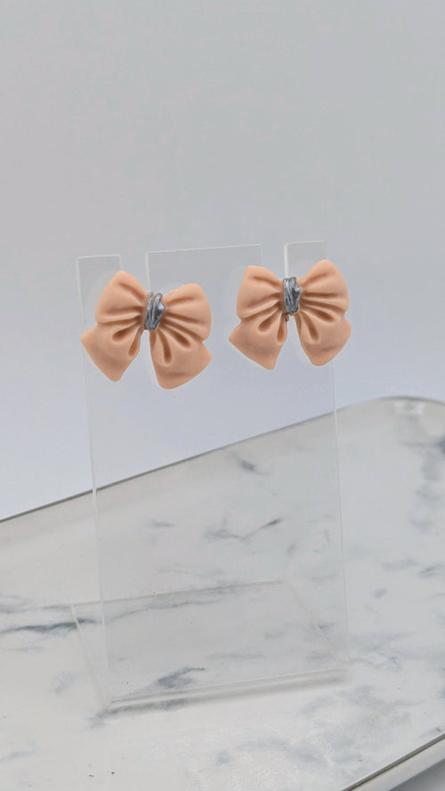 Bow stud earrings